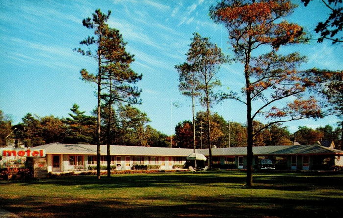 Grand Traverse Motel - Old Post Card (newer photo)